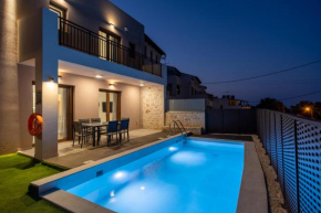 Anna's Residence with Private Pool